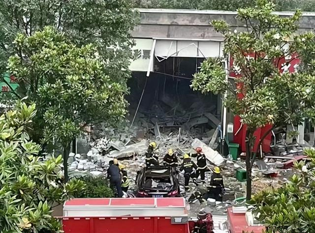 长沙县发生火灾燃爆事故，造成1人死亡13人受伤